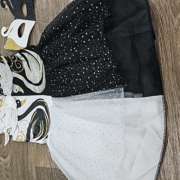 Black swan girls size Small costume with matching mask - Picture 3 of 5